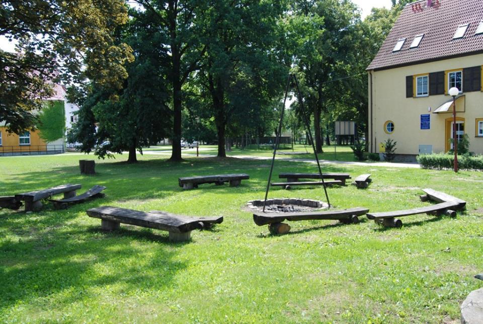 Hôtel Chrobry à Szprotawa Extérieur photo