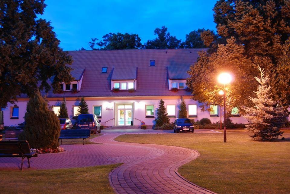 Hôtel Chrobry à Szprotawa Extérieur photo