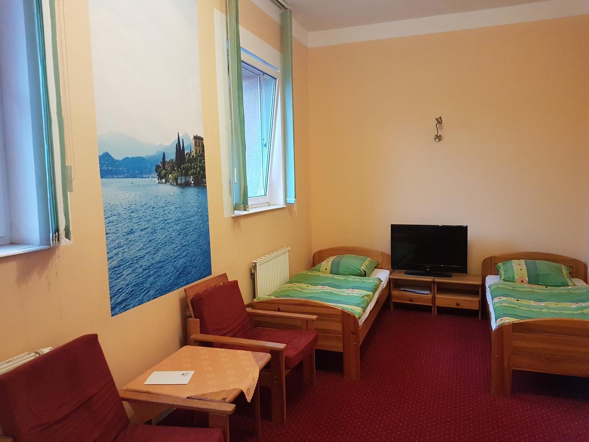 Hôtel Chrobry à Szprotawa Extérieur photo