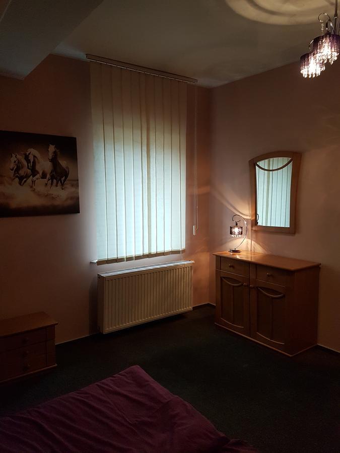 Hôtel Chrobry à Szprotawa Extérieur photo