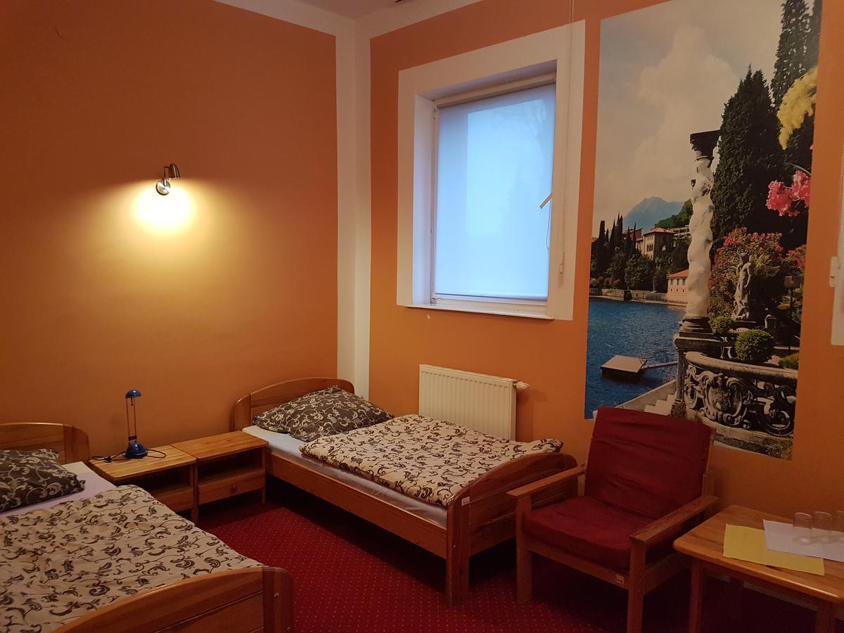 Hôtel Chrobry à Szprotawa Extérieur photo