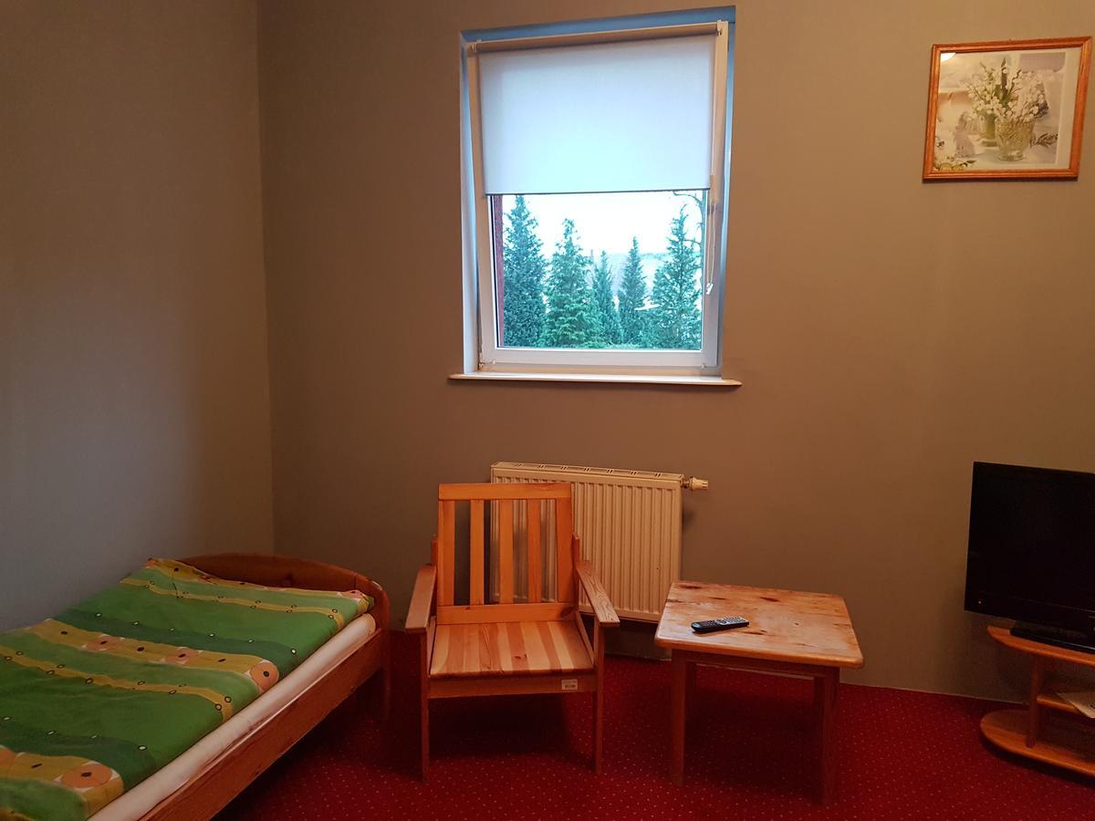 Hôtel Chrobry à Szprotawa Extérieur photo