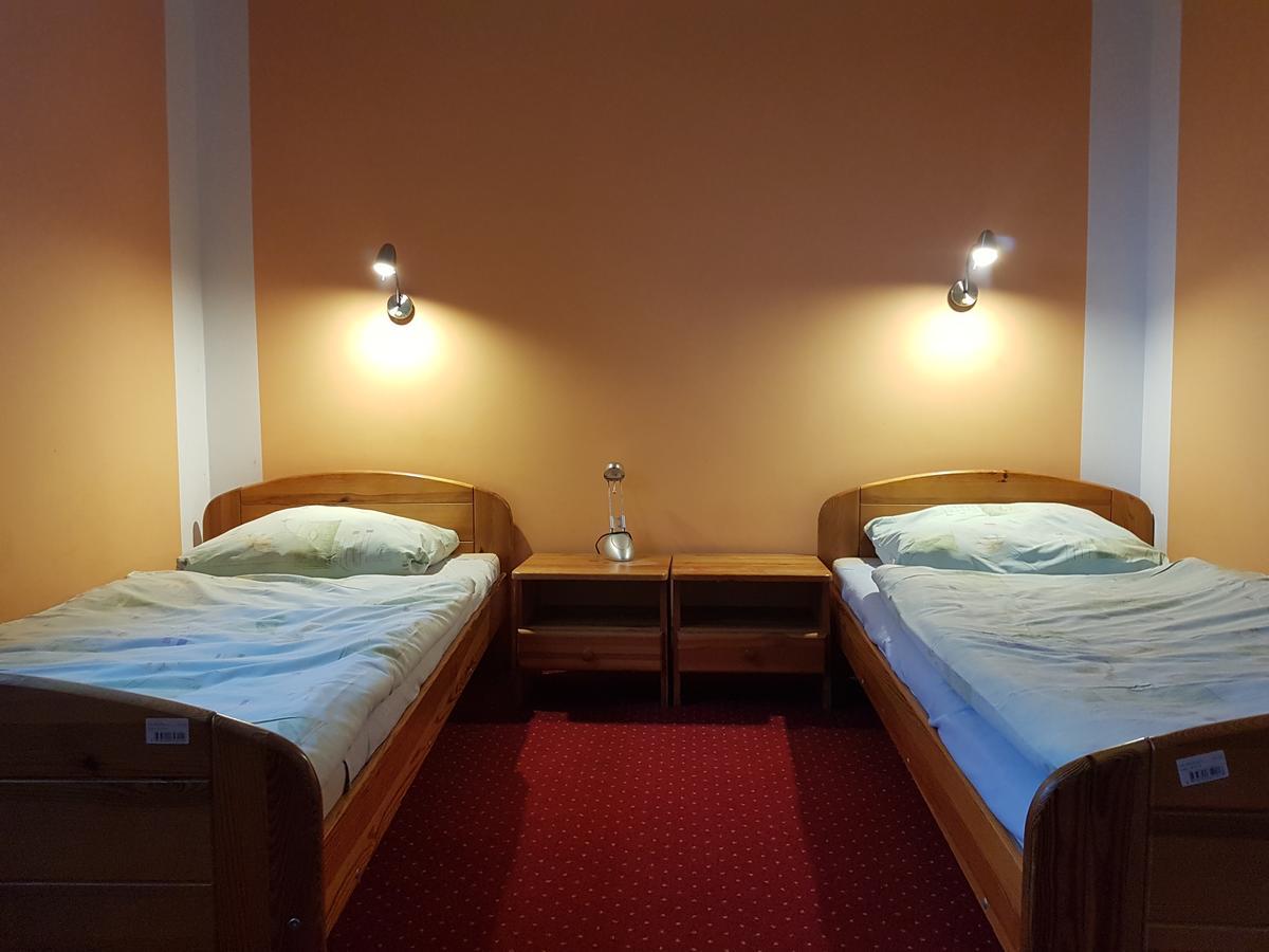 Hôtel Chrobry à Szprotawa Extérieur photo