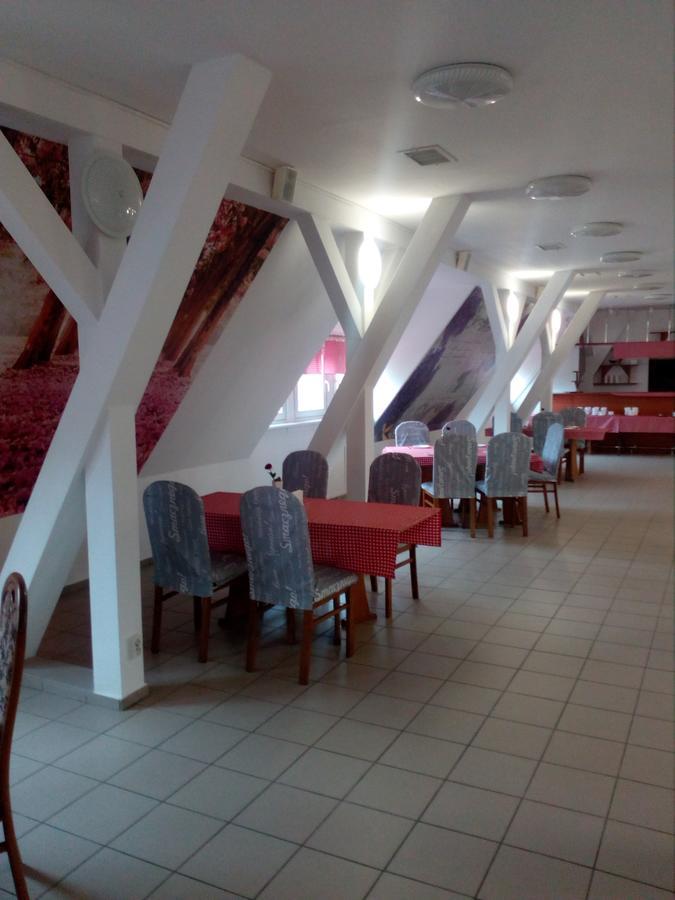 Hôtel Chrobry à Szprotawa Extérieur photo