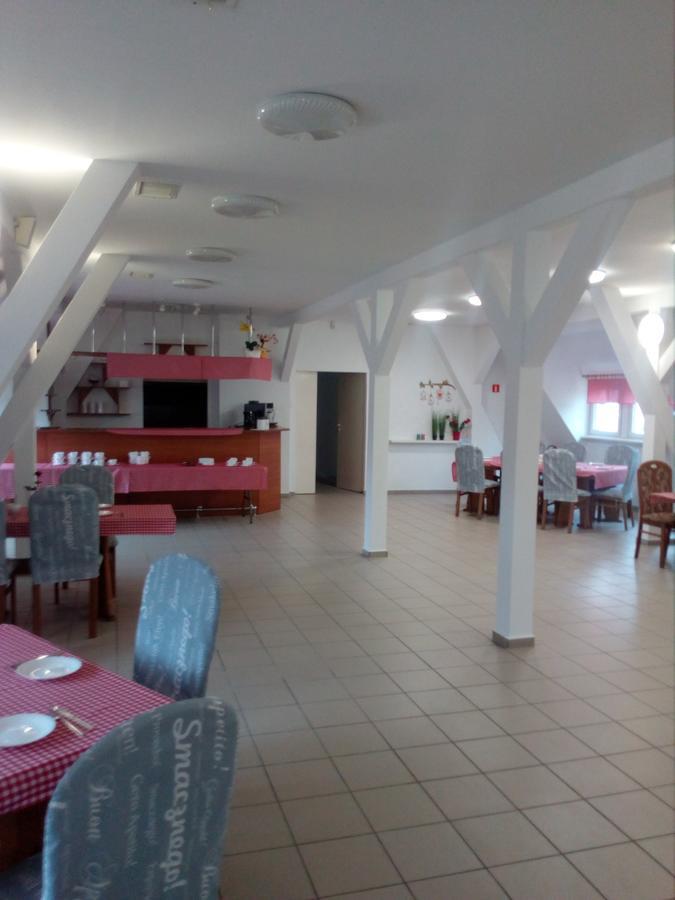 Hôtel Chrobry à Szprotawa Extérieur photo
